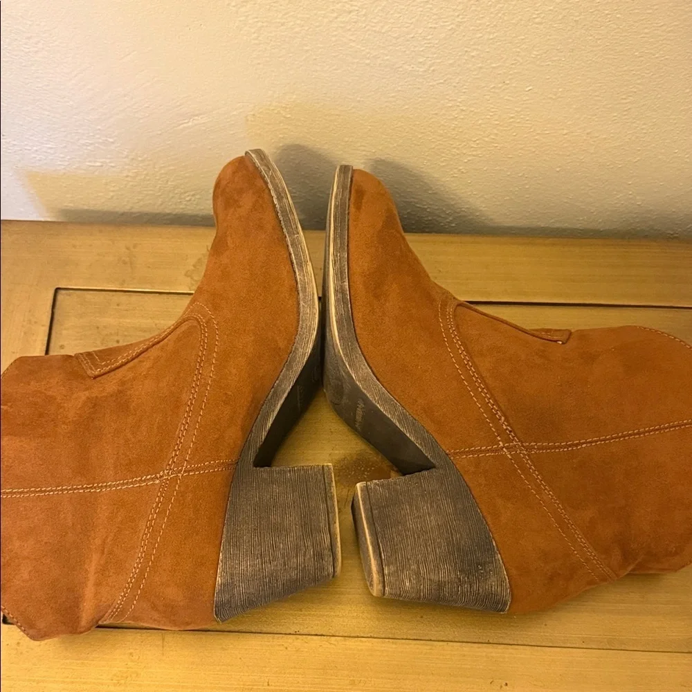 Rocket Dog Women's Suede Ankle Booties in Rust Brown